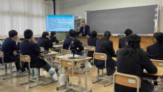 令和4年12月15日（金）長浜市立余呉小中学校でがんの授業を行いました。